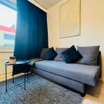 Modern Apartment Urban Tranquil, Great Location And Transport Connections